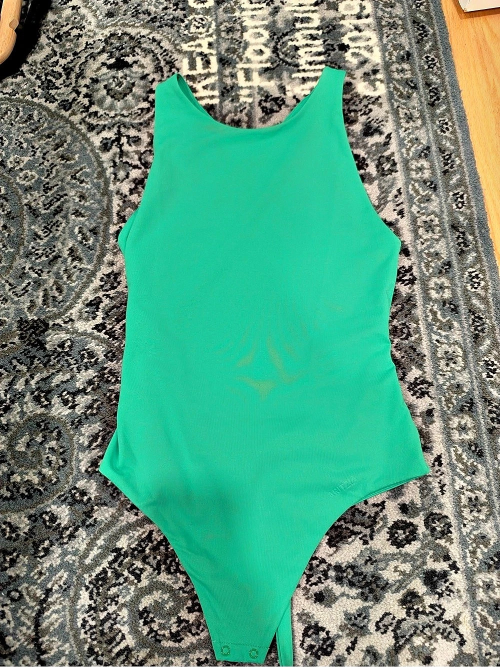 Aritzia Contour Cross-Back Bodysuit Green Small